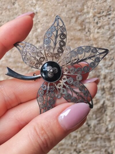 Broszka Srebro – liść klonu